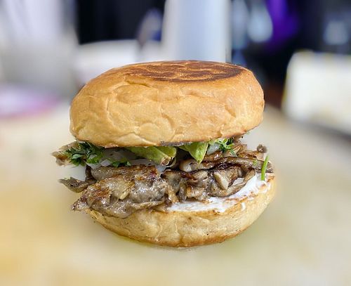 Esta es uno de los platos estrellas, la sandwicheta Not Belly at 6|15 VH in Villahermosa