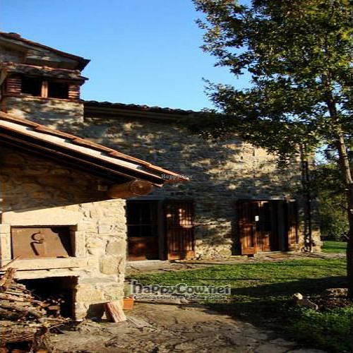 Tenuta Savorgnano - View including the 'Forno' - outdoor oven at Tenuta Savorgnano in Anghiari