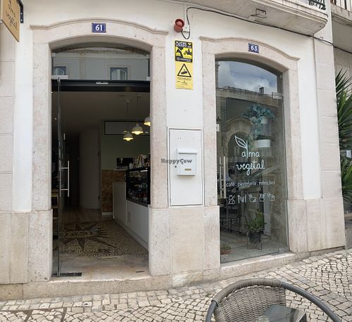 Restaurant front  at Alma Vegetal in Leiria