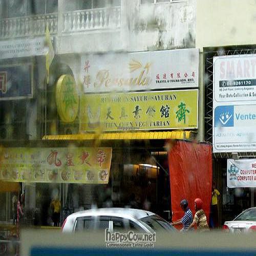 Front of restaurant (snapped from bus) at Tien Chen Vegetarian Restaurant 天真素食館 in Penang