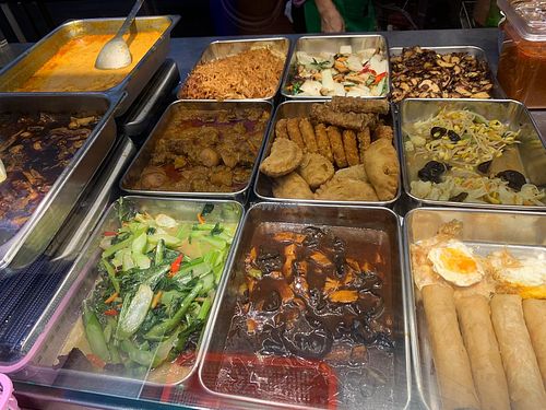 Buffet spread. 
photo by Henry Lau aka Mr Purple. at Red Apple 红苹果素食 - Blk 138 Teck Whye in West Singapore