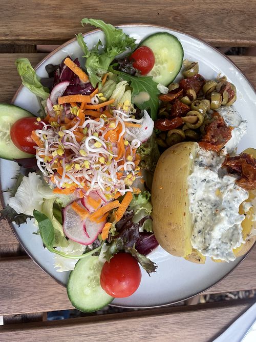 Vegane Ofenkartoffel  at Karlsons in Hamburg