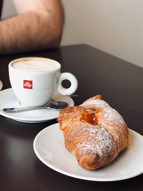 Cappuccino und Croissant   at Illy Caffé in Trieste