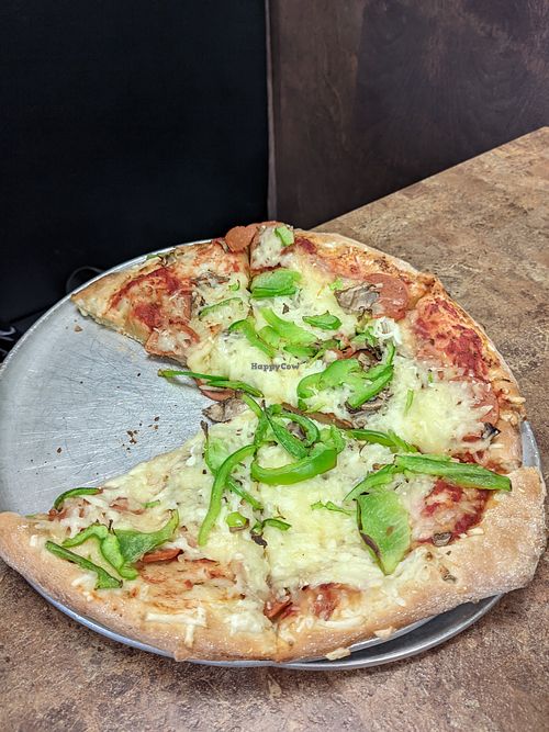 Vegan pizza at Fromagerie Qualité Summum in Saint-hyacinthe