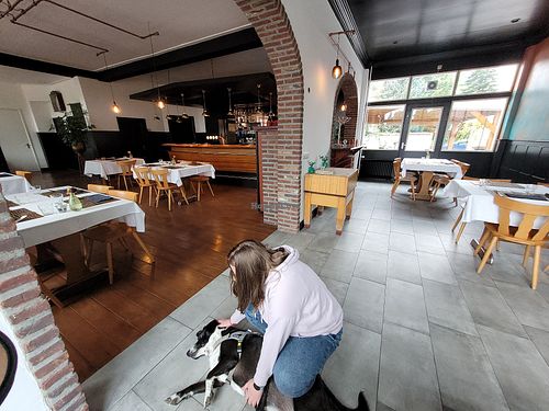  at Café Wetemans in Leveroy