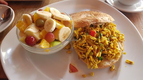 Chakra breakfast at Schall & Rauch in Munich