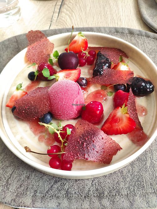 Fruit rouges du moment at HO' Gastronome in St-germain-du-bois