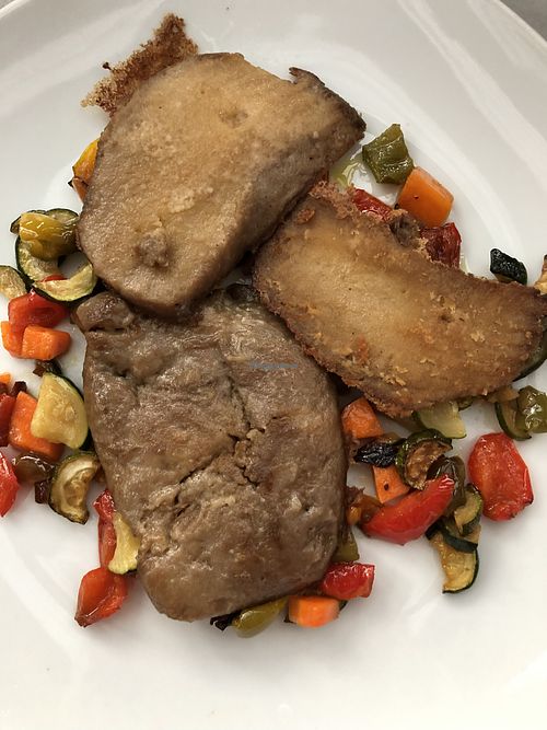 Homemade seitan with veggies  at La Dimora del Bardo in Nimis