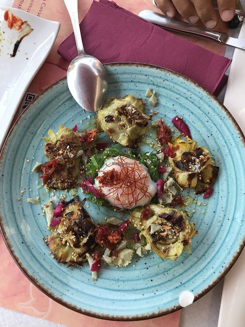 Artichaut, algues wakame, œufs  at La Covaciella in Las Arenas