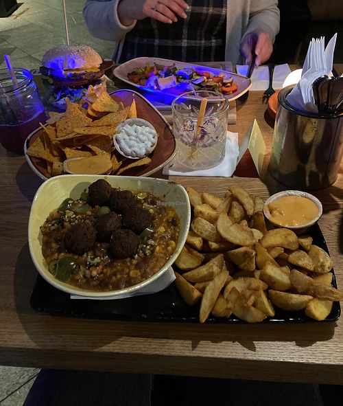Veganes Chili mit „Hackbällchen“ und Potato Wedges - sehr lecker! at Sausalitos in Dresden