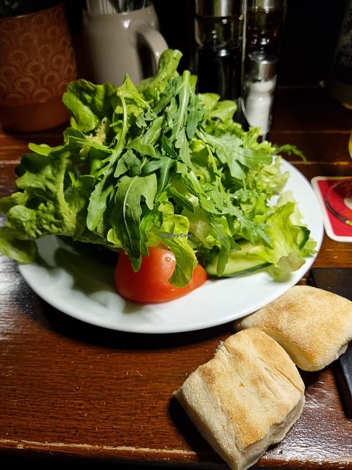 Veganer Salat für 8 Euro at Bella Vista in Friedrichshafen