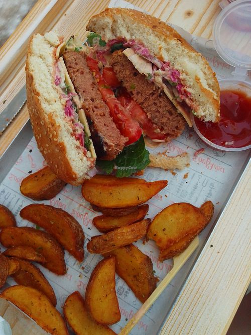 Delicious (incredible vegan steak, delicious vegan sauce) and very very generous (giant burger, I took a doggy bag) at Zoumeros in Amorgos