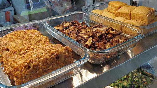 Buffet spread at Lotus Seed 莲子素 in West Singapore