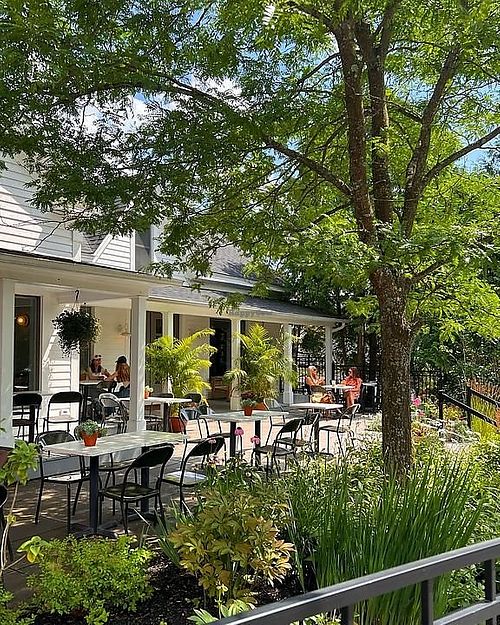  at Le Bolt Café in Knowlton