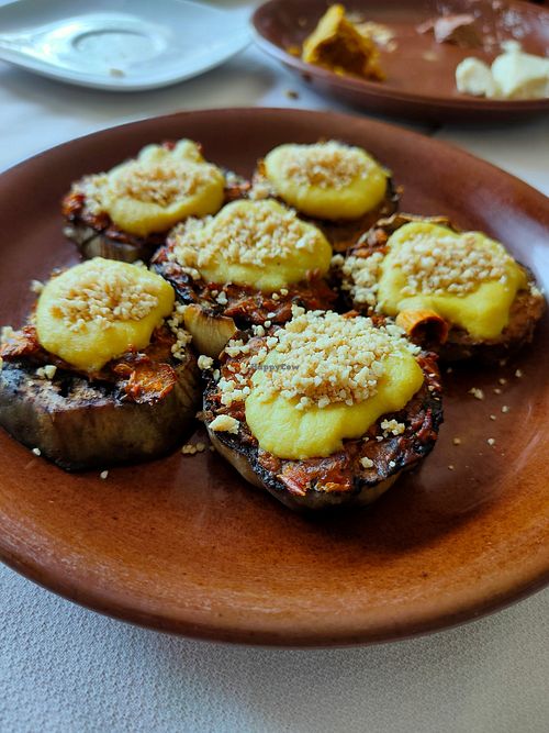 Entrante: berenjena con tomate y queso vegano at Restaurante Los Balcones in Villena