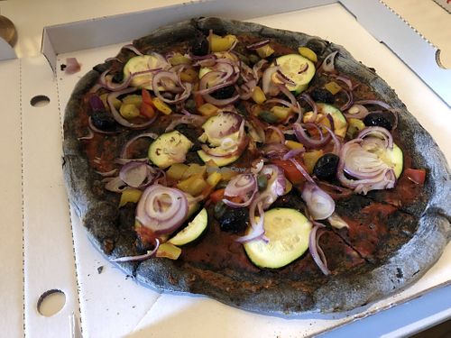Pizza Vegetariana without cheese but with active charcoal dough  at Pizza Manufactur Cleitzlers in Hallein