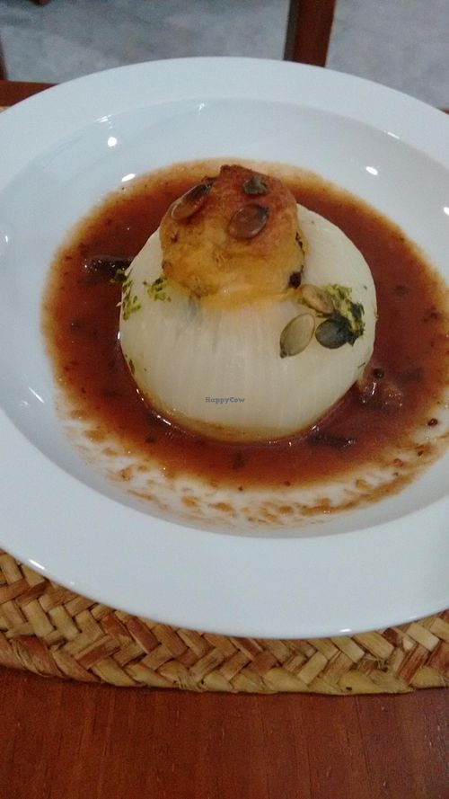 Baked filled onion at Es Ginebro in Mallorca