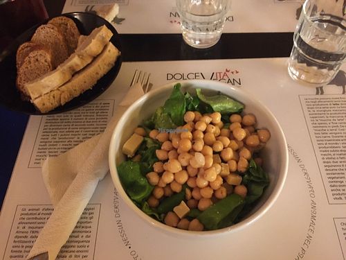 Salad with chickpeas at Dolce Vegan in Florence
