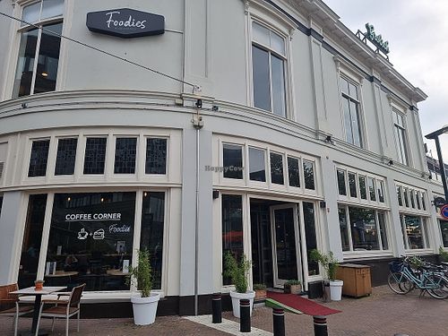 front + outdoor seating at Foodies Restaurant and Bar in Enschede