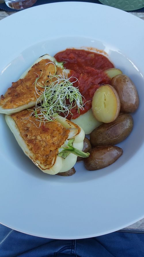 Vegan stuffed paprika at Zsóka Fogadója in Szentantalfa
