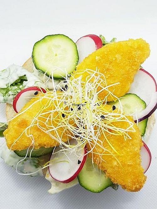 Bagel with vegan nuggets at N'Joy Bagels in Halle