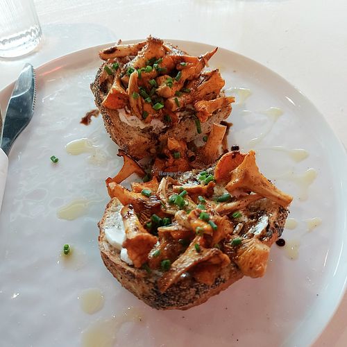 Chanterelle toast 🤤 at Slow Hands in Hagersten
