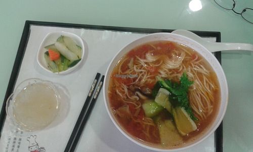 Tomato noodle soup at DīShuǐ Fāng 滴水坊 in Jiaoxi