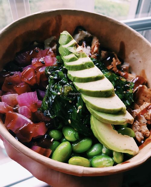 Bowl con heura at Pokai in Bilbao