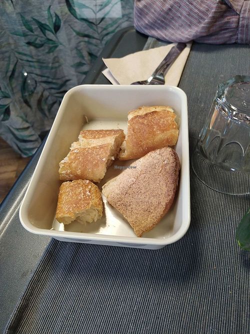 Serves bread, like a true French restaurent! at Vert et Bon in Yerres