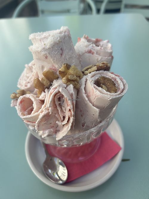 Thai ice cream with oat milk, strawberries, nuts, and coconut!  at La Pirulina Coffee in Jerez