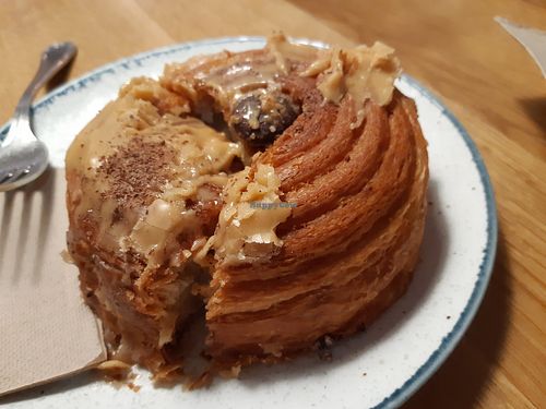 Banoffee croissant roll (extraordinary) at Delish Vegan Doughnuts - Malasaña in Madrid
