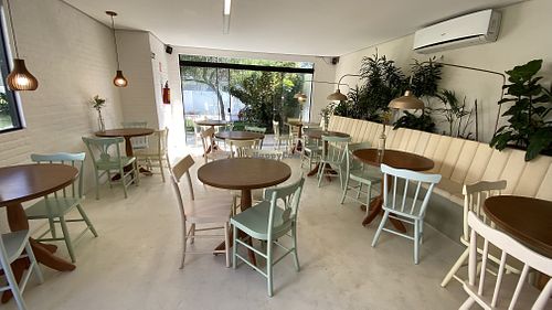 Indoor seating  at Pranna Bistrô in Santa Cruz Do Sul