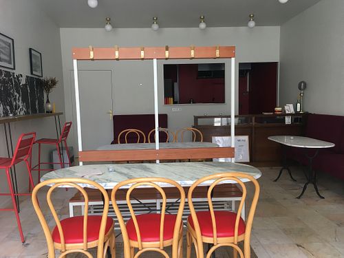 À l’intérieur  at Amberger in Tavers