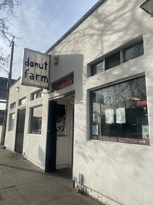 Upon Arrival - Bright and Early for Vegan Donuts 🍩😛 #Veganuary at Pepples Donut Farm in Berkeley
