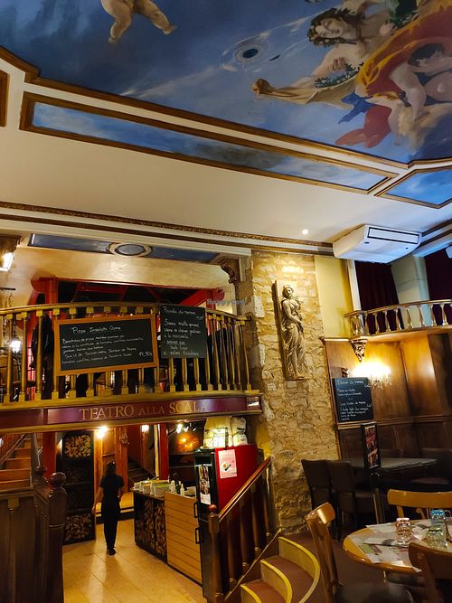 The restaurant room at La Scaleta in Chateauroux