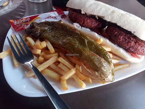 Hamburguesa de guisantes con su guarnición at Marbella in Sevilla