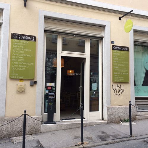 entrance at Zoe Food in Trieste