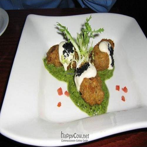 Appetizer feat. vegan caviar
September 2007 at Horizons in Philadelphia