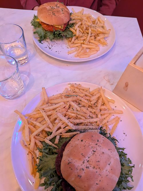 Delicious burger. Lots of options and the staff is excellent. The fries are exquisite!
You can also add vegan cheese to the burger. I truly think it’s worth it! at Restaurant 34 in Stryn