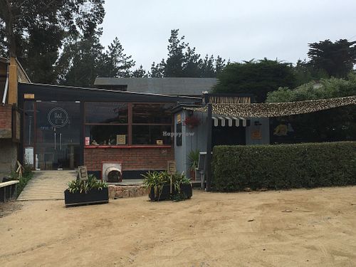 Outside at La Pizzería Matanzas in Navidad