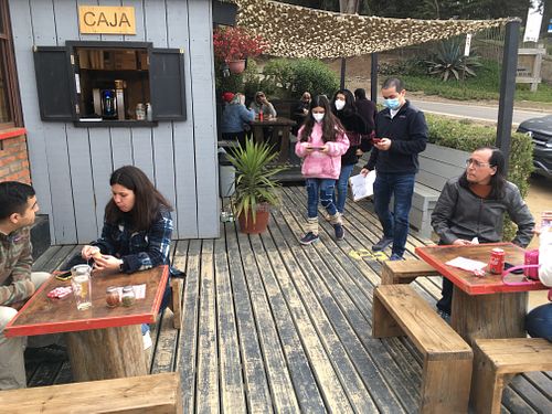 Outside tables and coffee stand at La Pizzería Matanzas in Navidad
