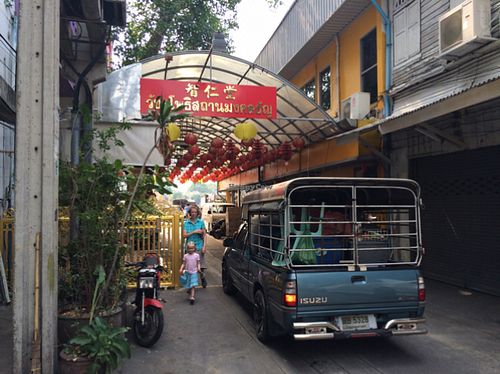 look down the alley for these lanterns  at Chijuya Restaurant - Jing Xin Health Food in Bangkok