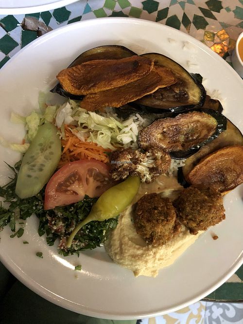 Falafel Teller mit Grillgemüse, Reis, Salat, Gurke, Tomate, Petersilie und Hummus at Imbiss Shukran in Cologne