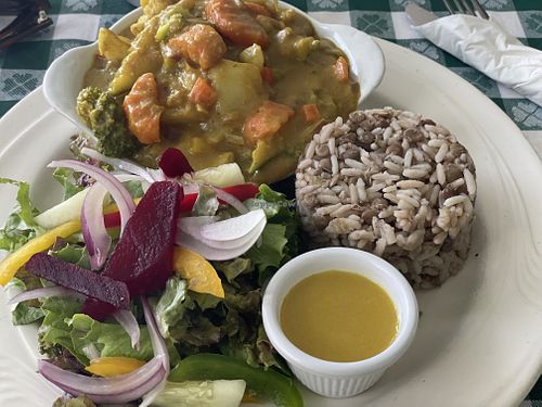 Vegan veg curry at Hemingways in St Johns