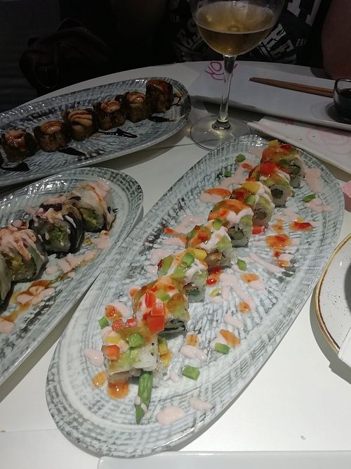 Sushi de la carta 100% vegetal, rico pero mucha salsa. at Miss Sushi in Lleida
