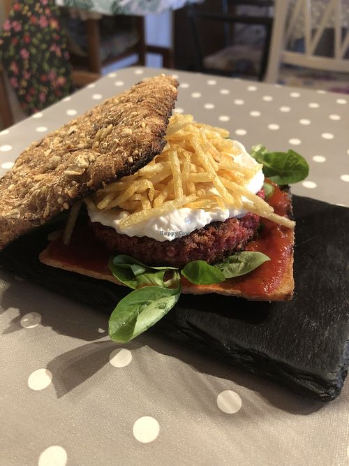 Beetroot burger   at LaVidaEsSueño in San Roman De Cameros