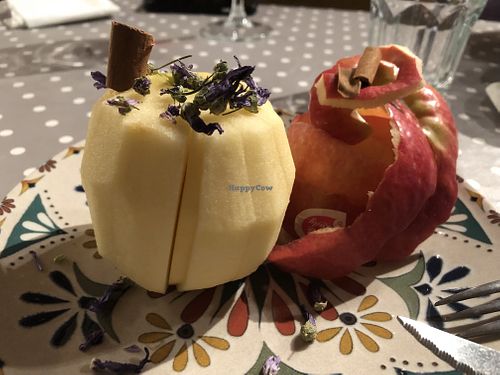 Dessert: an apple 🍎😍  at LaVidaEsSueño in San Roman De Cameros