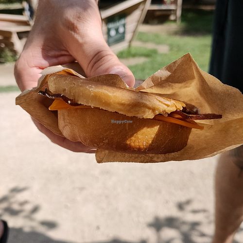 Breakfast muffin: GREAT at Land & Monkeys - Turenne in Paris