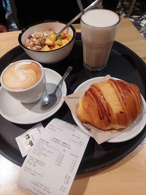 Vegetarian option plus vegan chai latte at Shake Café in Florence