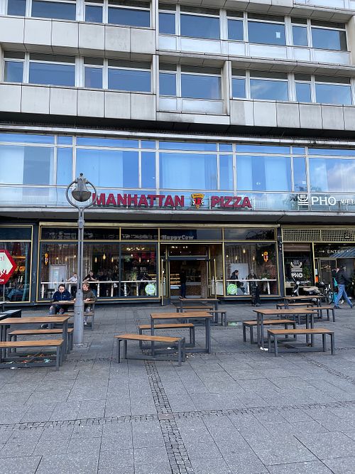 Außenansicht at Manhattan Slice Pizza in Berlin